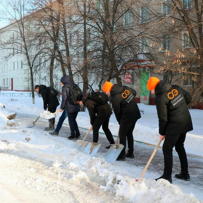 Уборка снега с крыш и территорий в Салехарде